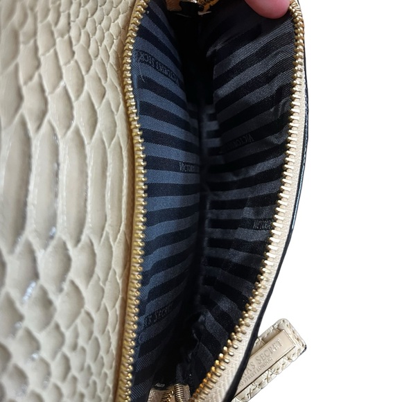 Victoria’s Secret Snakeskin Gold Backpack. Adjustable straps - Picture 15 of 15